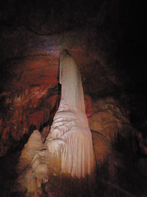 Interior de las grutas del Falo en La Esperanza Cadereyta