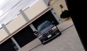 Camioneta rentada para escolata del presidente