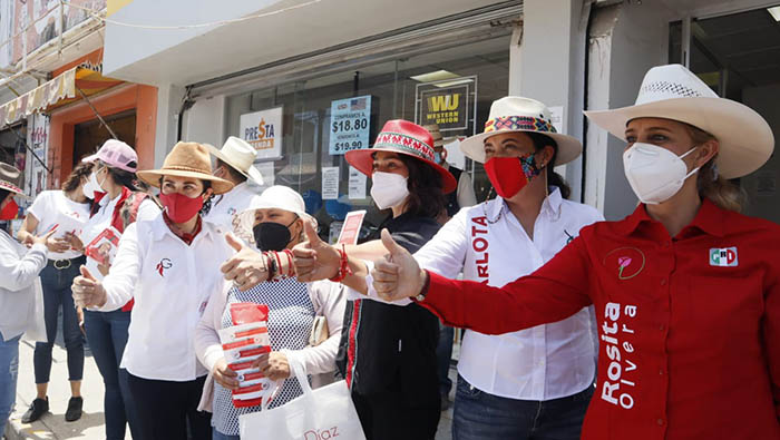 La candidata a diputada federal por el PRI Rosita Olvera, acompañó a las candidatas Iliana Montes en Arroyo Seco; Karina Careaga, en Jalpan de Serra; Isidro Garay, en Pinal de Amoles; Manuel Montes, de Colón y Carlota Ledesma, en Cadereyta de Montes, todos ellos, candidatos a las presidencias municipales de su partido. En el contexto de estos eventos de arranque de campaña, la candidata tricolor a la diputación por el Primer Distrito, compartió con sus compañeras de partido la oportunidad de escuchar a la ciudadanía y sus diversas preocupaciones: el acceso al agua, mayor seguridad pública, mejores oportunidades laborales, reactivación económica post-pandemia y educación de calidad para niños y jóvenes, son el común denominador del Distrito; ante esto, la aspirante a la diputación federal se comprometió a trabajar desde la Cámara Baja para mejorar las condiciones en todos estos temas. La candidata a la gubernatura del estado, Abigail Arredondo Ramos estuvo presente junto con la candidata a diputada, en todos los eventos de inicio de campaña.