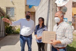 Alcalde Roberto Cabrera y regidores entregan apoyos en Los Nogales