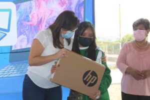 Diputada Lety Rubio Montes entrega “Yo Pongo la Compu” en la comunidad El Rincón, San Pablo Tolimán
