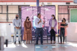 Lleva Roberto Cabrera apoyos escolares a la “Primaria Francisco Monroy Vélez”