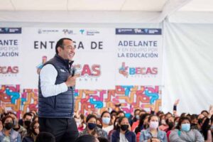 Reconoce Senador Alfredo Botello programa “Becas Adelante” en San Juan del Río para fortalecer la educación