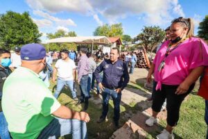 Roberto Cabrera visita Ojo de Agua, donde se construye la red de drenaje para beneficiar a mil habitantesRoberto Cabrera visita Ojo de Agua, donde se construye la red de drenaje para beneficiar a mil habitantes