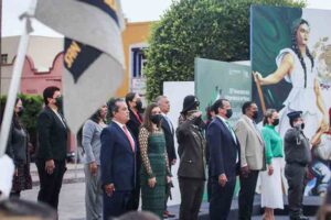 Roberto Cabrera asiste al Desfile por el 212 Aniversario del Inicio del Movimiento de Independencia