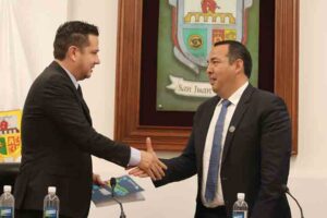 Roberto Cabrera entrega Primer Informe de Gobierno al Ayuntamiento de San Juan del Río