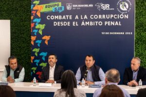 Fiscal anticorrupción presenta conferencia ante Gabinete y Ayuntamiento de San Juan del Río