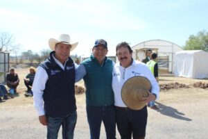 Miguel Martínez peñaloza asiste a la entrega de apoyos de maíz para cadereyta