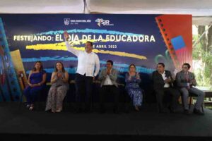 Las educadoras son orgullo y distintivo de San Juan del Río: Roberto Cabrera