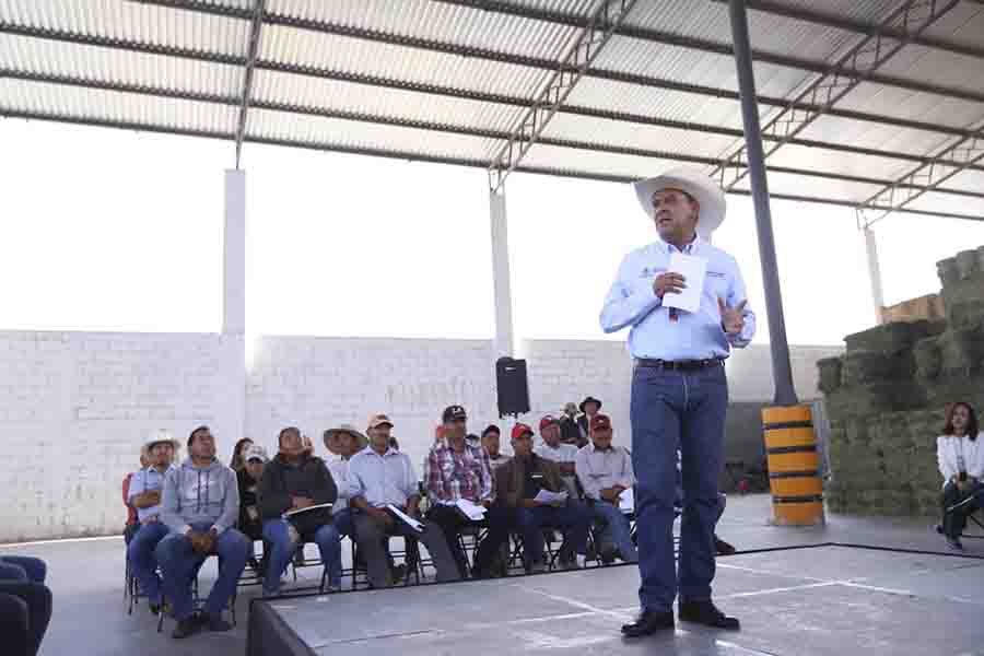 SEDEA apoya con pacas de forraje a ovinocultores y caprinocultores