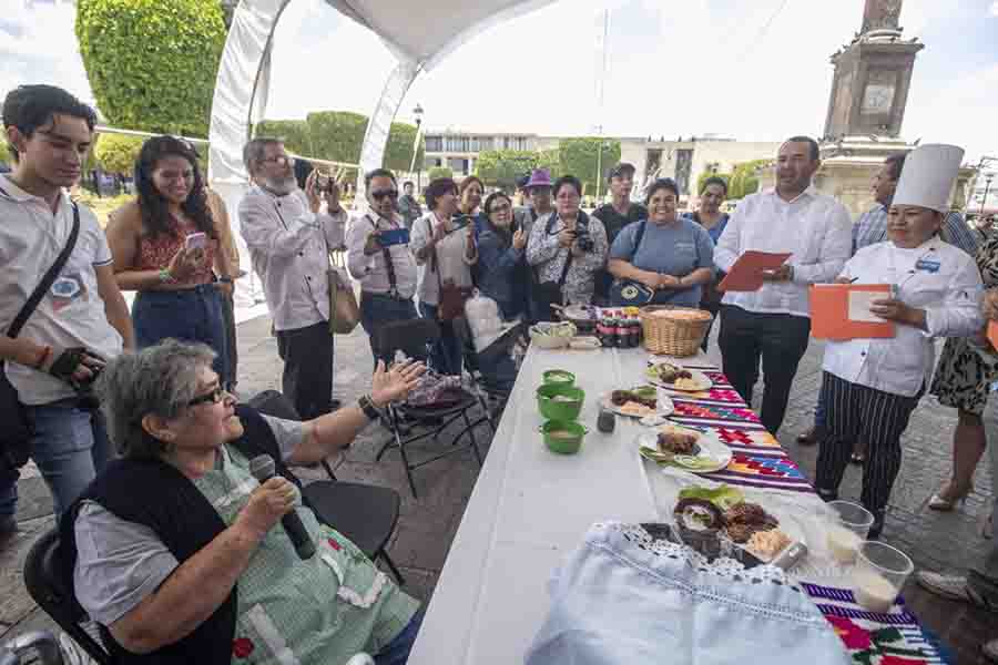 Realizan concurso El Sazón de la Abuelita en Plaza Independencia