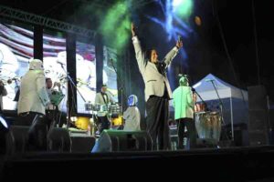 Sanjuanenses disfrutaron al ritmo de la Única Internacional Sonora y del espectáculo pirotécnico en Plaza Independencia
