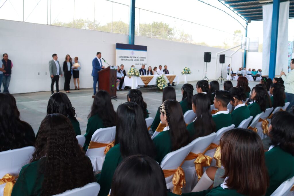 Encabeza Miguel Martínez ceremonia de graduación en la Secundaria Centenario 5 de Mayo