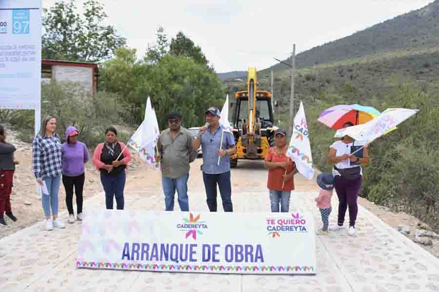 Miguel Martínez encabeza entrega y arranque de obras