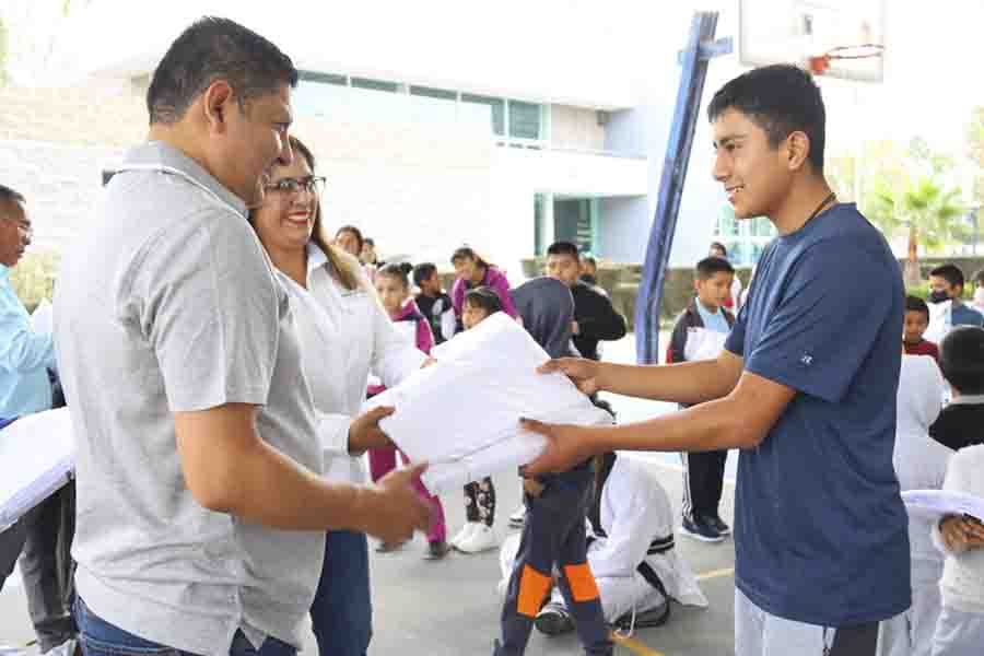 Conmina Miguel Martínez a taekwondoines a cumplir sus sueños a través de la práctica del deporte