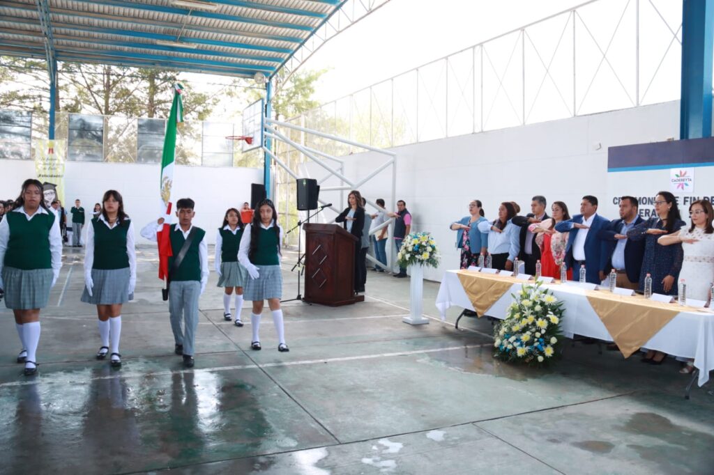 Encabeza Miguel Martínez ceremonia de graduación en la Secundaria Centenario 5 de Mayo