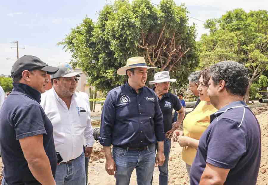 Supervisa Roberto Cabrera sustitución de red de alcantarillado en Lomas del Pedregal