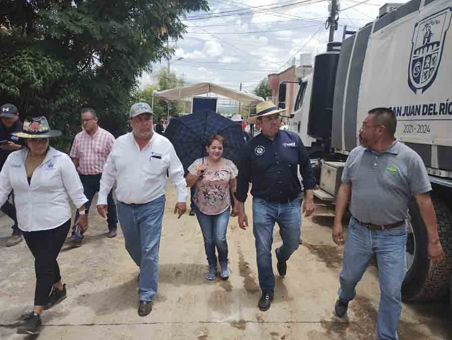 Supervisa Roberto Cabrera sustitución de red de alcantarillado en Lomas del Pedregal