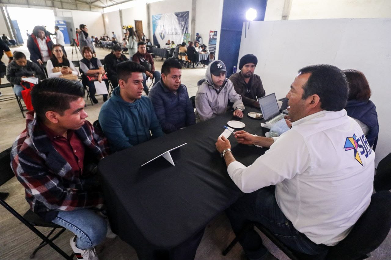Programa Martes Ciudadano atiende a habitantes de Laguna de Vaquerías