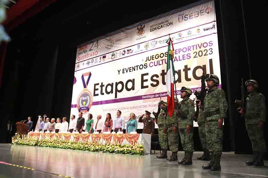 Resalta Miguel Martínez labor del magisterio en favor de las infancias cadereytenses