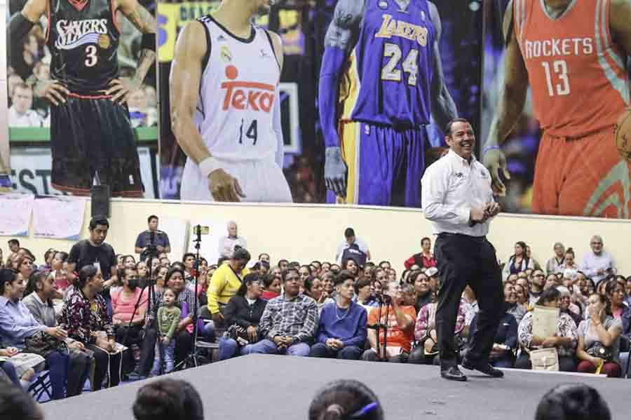 Becas Adelante 2023 se entregarán en una sola exhibición, anuncia Roberto Cabrera