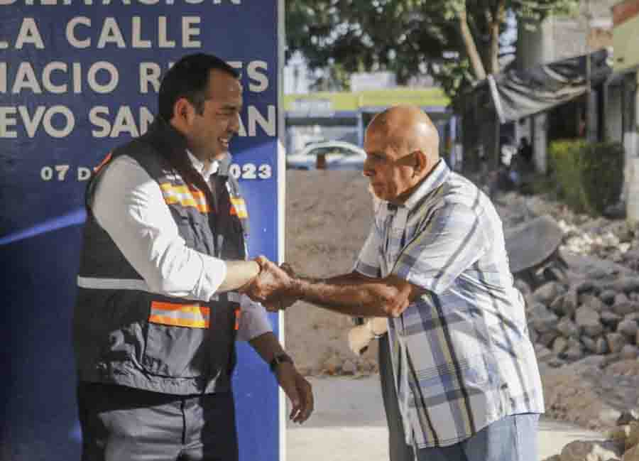 Roberto Cabrera supervisa avances de obras en las colonias Fátima y Nuevo San Juan