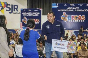 Con 45 millones de pesos y 15 mil beneficiarios, Roberto Cabrera concluye entrega de Becas 2023