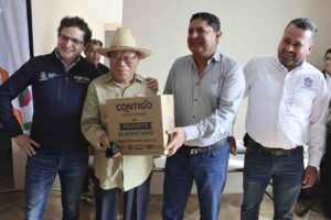 Encabeza Miguel Martínez entrega de apoyos en Boyé