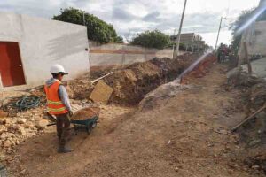 Destina Roberto Cabrera 2.4 millones de pesos a la rehabilitación de calle en Santa Bárbara La Cueva