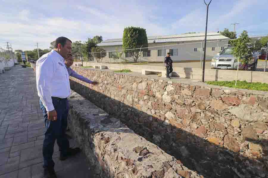 Supervisa Roberto Cabrera limpieza de cárcamos, drenes y espacios públicos