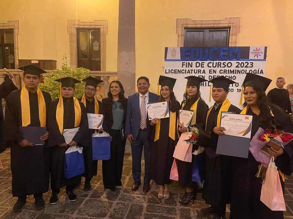 Apadrina Miguel Martínez a 43 graduados del EDUCEM Campus Cadereyta