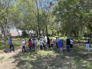 JAPAM reforesta Río San Juan con apoyo de participantes en curso de verano Aguas con el Agua