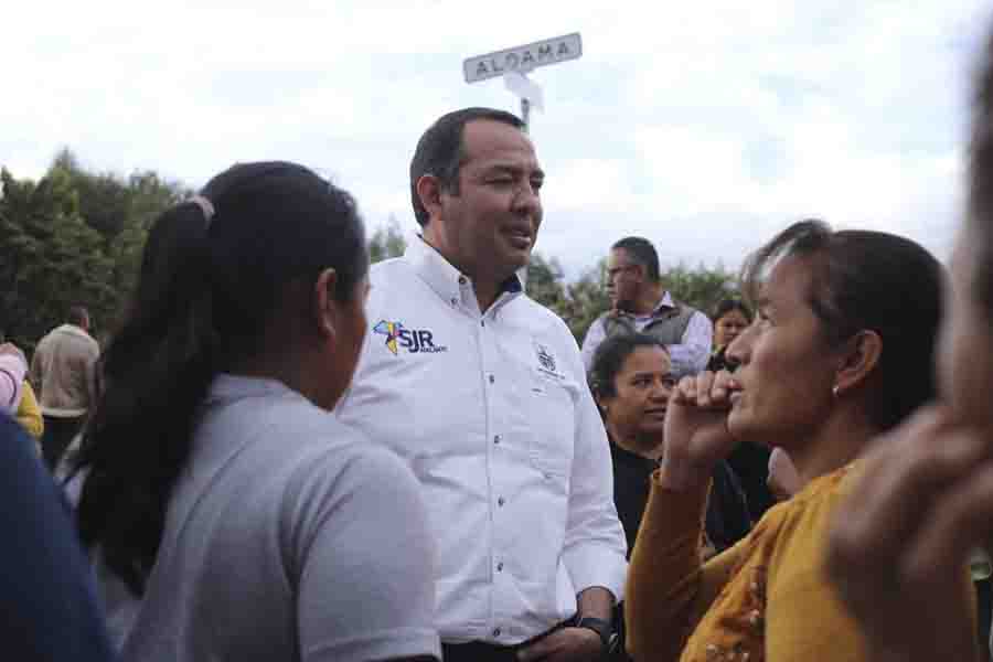 Roberto Cabrera invierte más de 4 mdp en rehabilitación de calles en El Rosario y Arcila