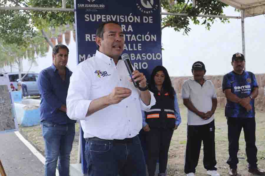 Roberto Cabrera invierte más de 4 mdp en rehabilitación de calles en El Rosario y Arcila