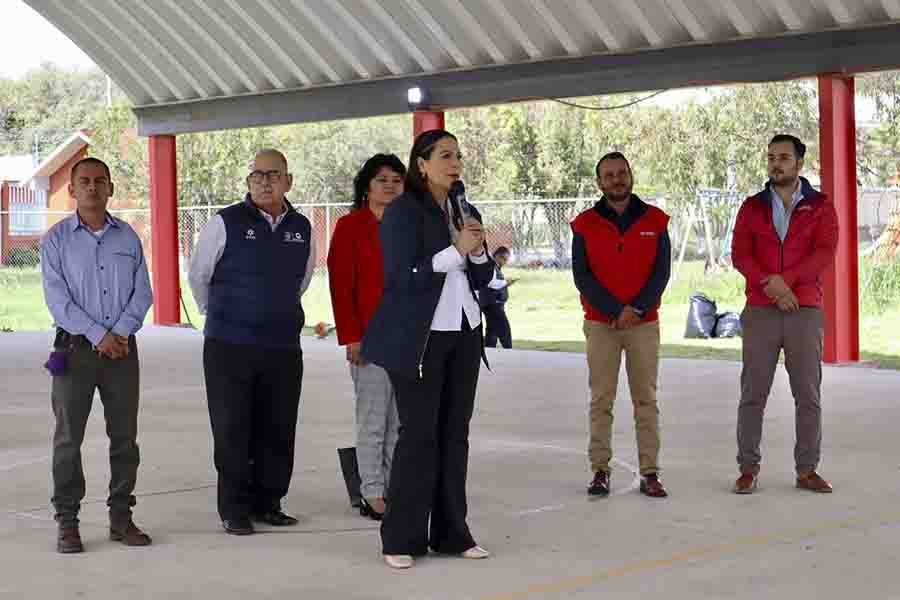 Encabeza titular de SEDEQ rehabilitación en escuela primaria