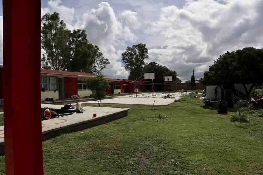 Encabeza titular de SEDEQ rehabilitación en escuela primaria