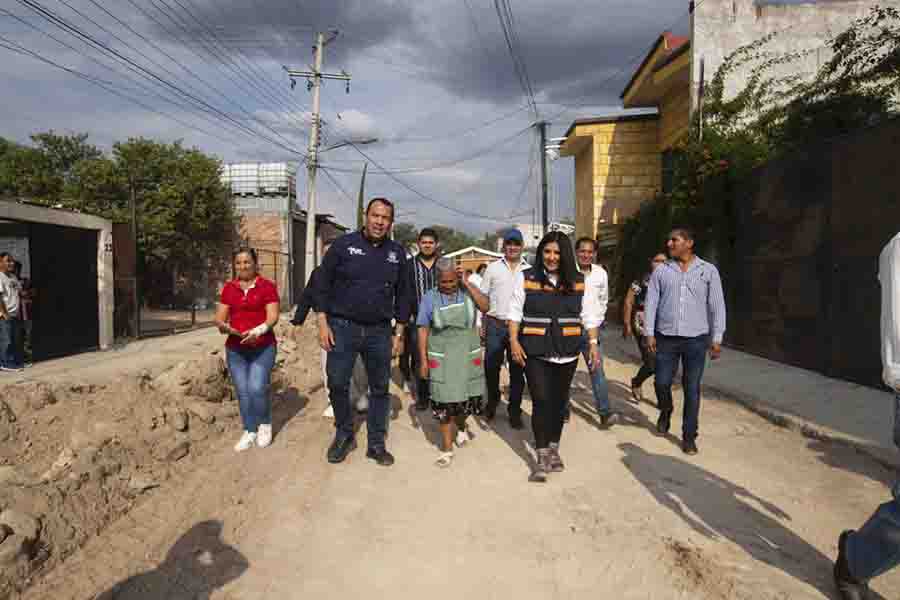 Destina Roberto Cabrera 1.6 mdp para rehabilitar calles en Barrio de San Isidro