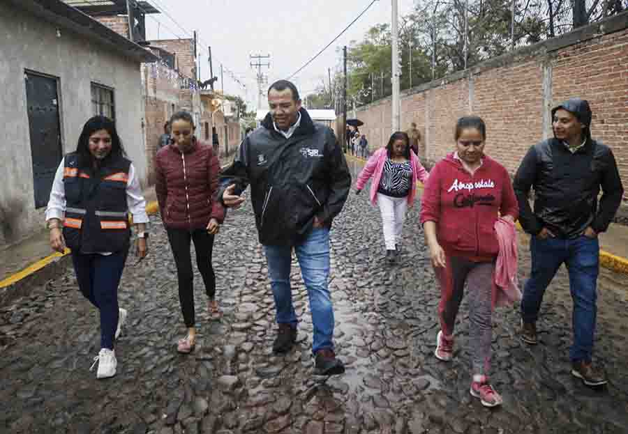 Supervisa Roberto Cabrera obras en la Deportiva Maquío y en Barrio del Espíritu Santo