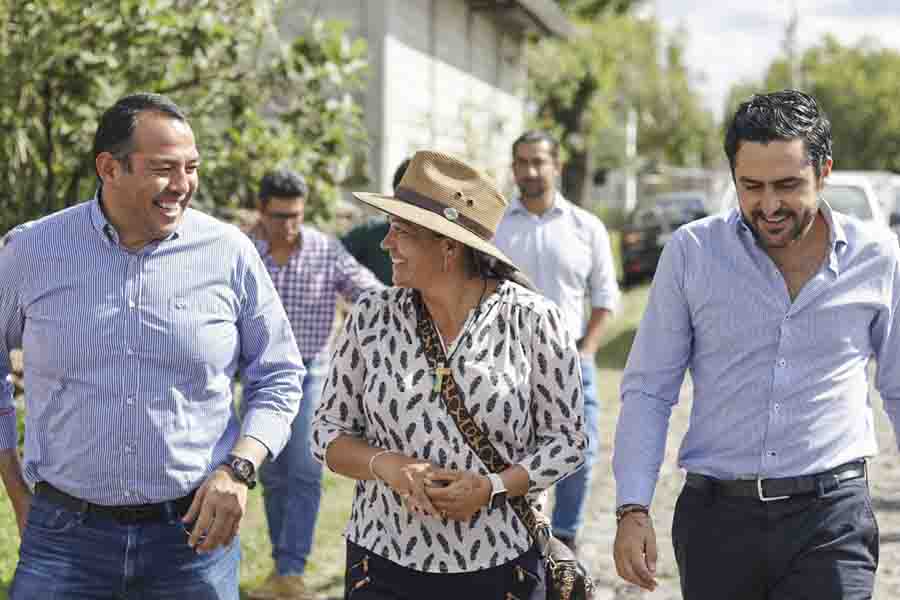 SEDESOQ y Municipio de San Juan del Río entregan apoyos a familias sanjuanenses