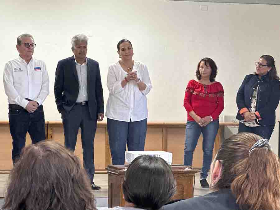 Visitan autoridades educativas secundaria en San Juan del Río