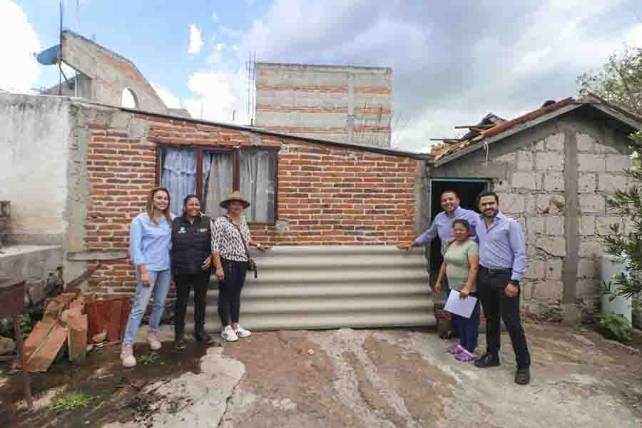 SEDESOQ y Municipio de San Juan del Río entregan apoyos a familias sanjuanenses