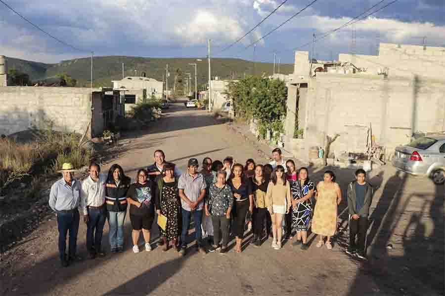 Entrega Roberto Cabrera rehabilitación de calles en la colonia Doroteo Arango