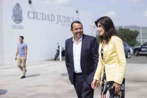 Roberto Cabrera y presidenta del Poder Judicial firman escrituras de Ciudad Judicial San Juan del Río