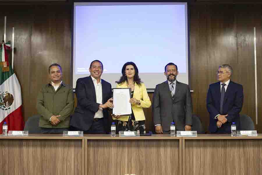 Roberto Cabrera y presidenta del Poder Judicial firman escrituras de Ciudad Judicial San Juan del Río