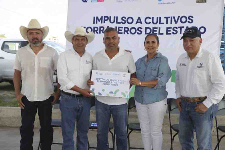 Entrega de semilla del Programa Impulso a Cultivos Forrajeros en la Sierra Gorda