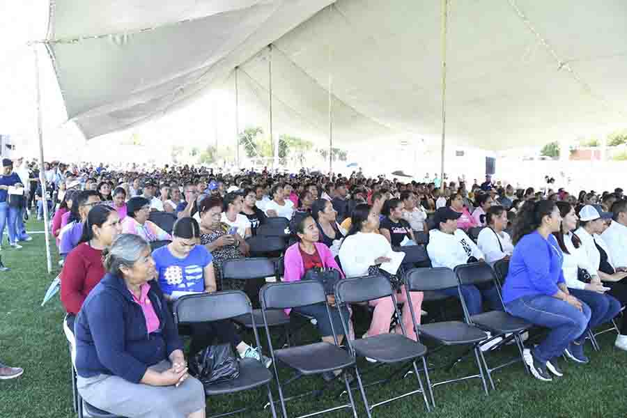 Transformando Vidas: Alcaldesa de Ezequiel Montes Entrega 700 Tinacos para Combatir la Escasez de Agua