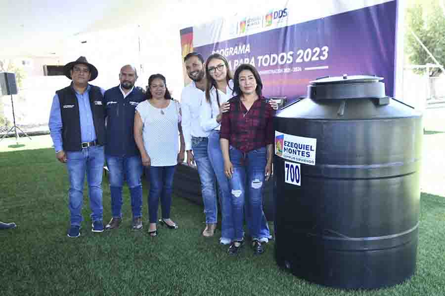Transformando Vidas: Alcaldesa de Ezequiel Montes Entrega 700 Tinacos para Combatir la Escasez de Agua
