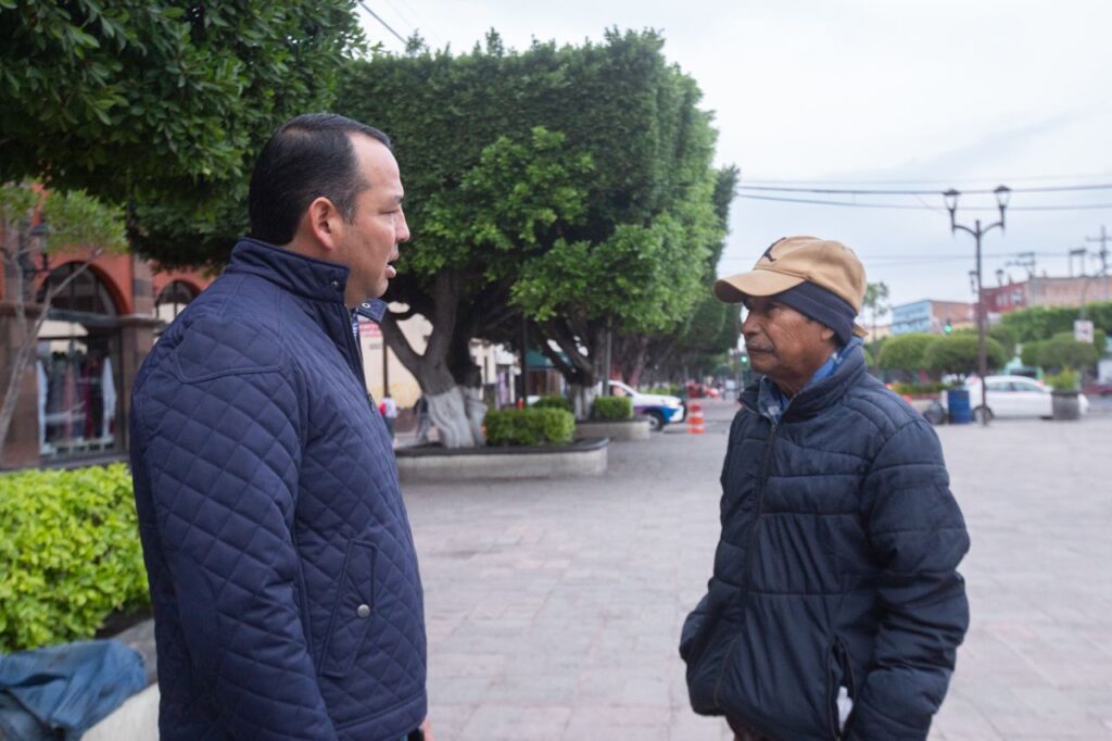 Roberto Cabrera supervisa trabajos de limpieza en Plaza Independencia y Jardín de la Familia
