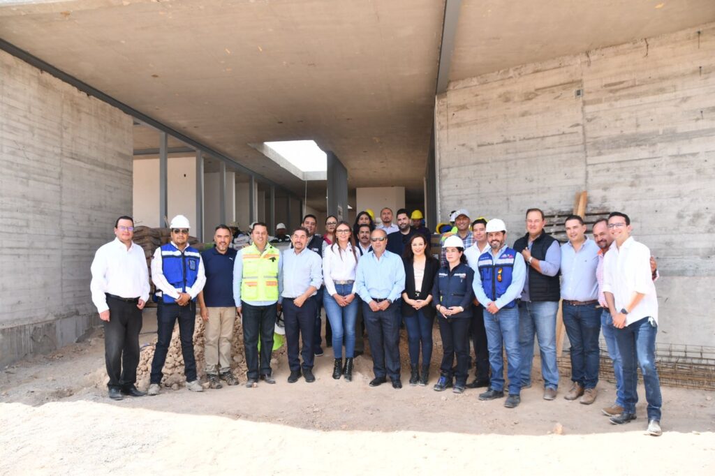 Autoridades visitan la construcción de la Fiscalía en Ezequiel Montes.
