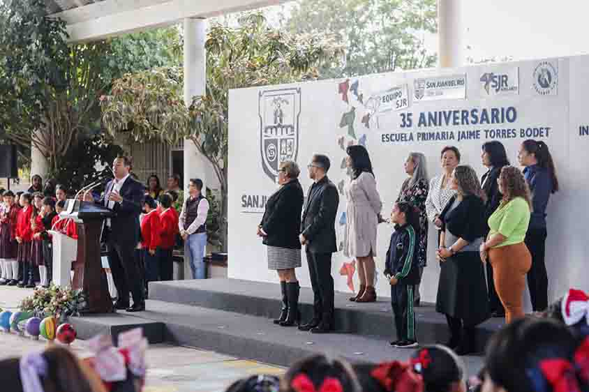 Roberto Cabrera encabeza ceremonia del 35 Aniversario de la primaria Jaime Torres Bodet